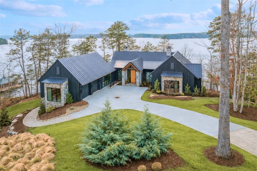 125 Waterfern Court