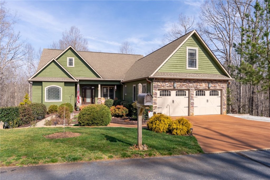Keowee Mountain, Pickens community
