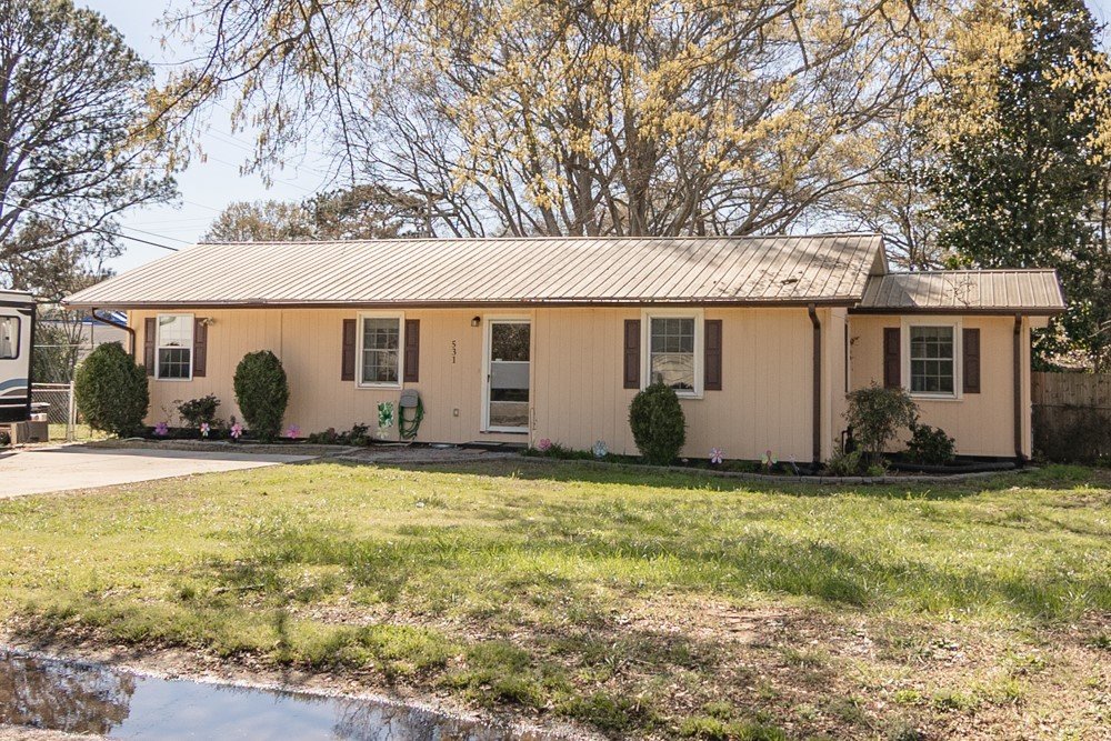 Evergreen Hills, Anderson community