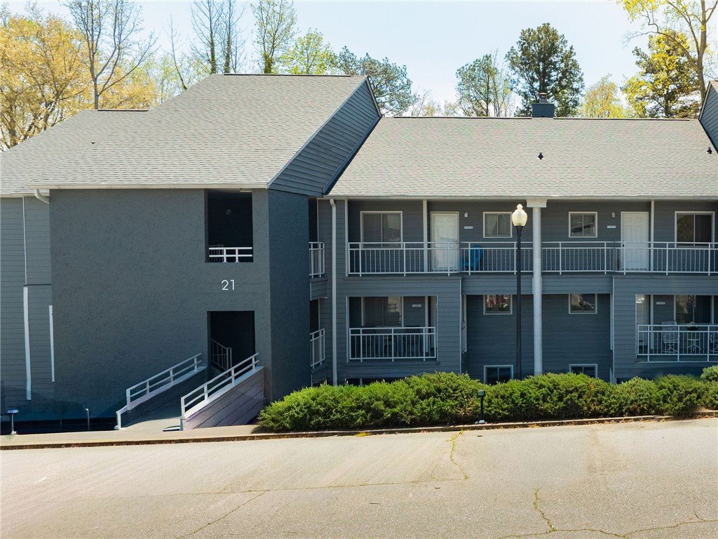 2101 Northlake Drive