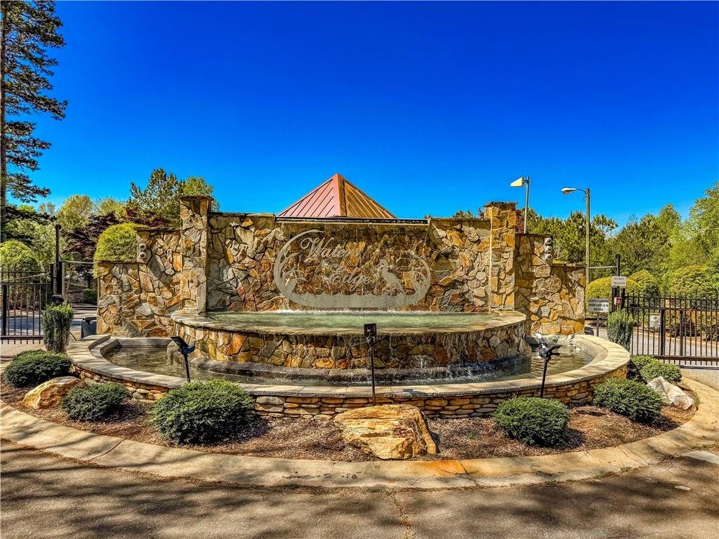 00 W Waters Edge Lane