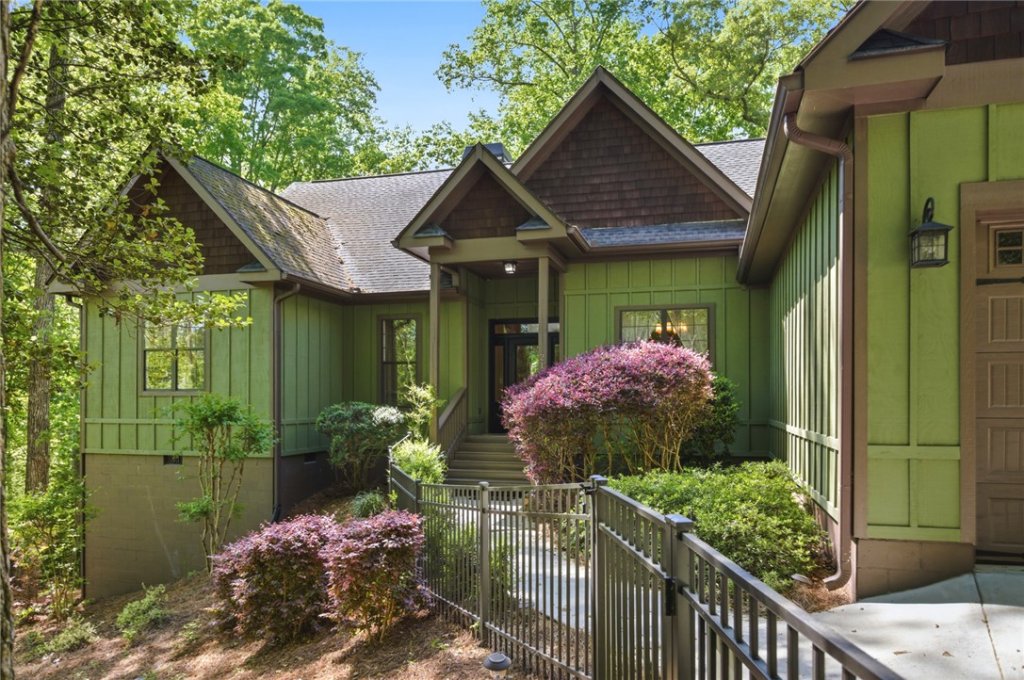 215 Inlet Pointe Drive