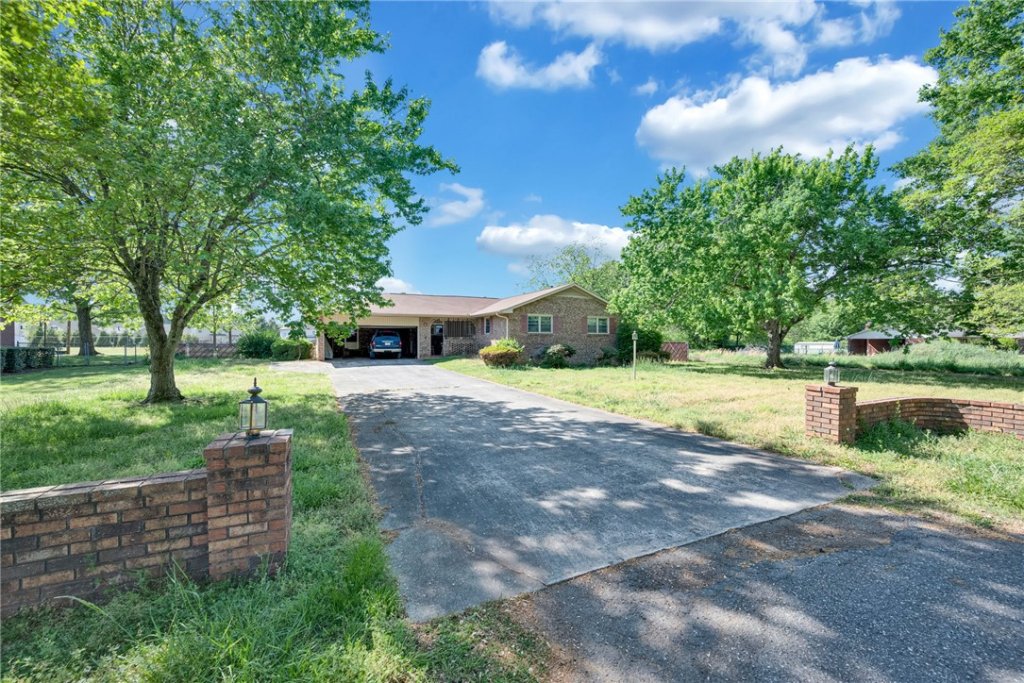 Gilmer Estates, Anderson community