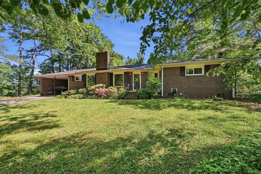 Hampton Fields, Anderson community