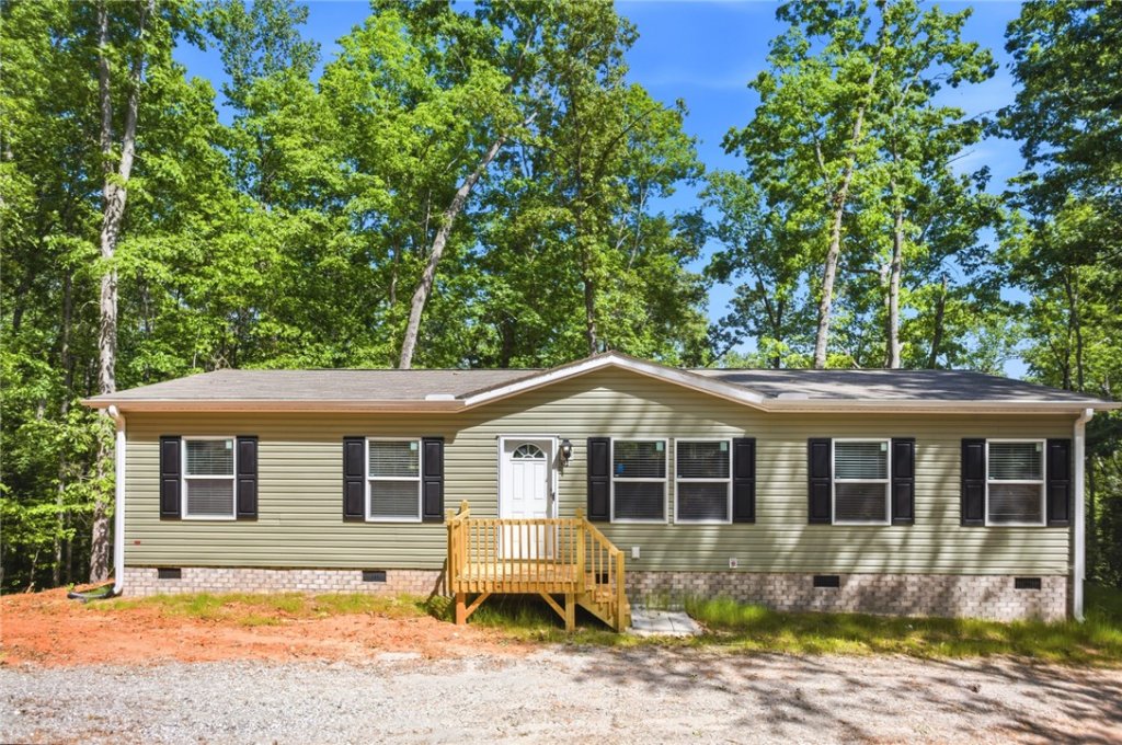 825 Trailwinds Drive