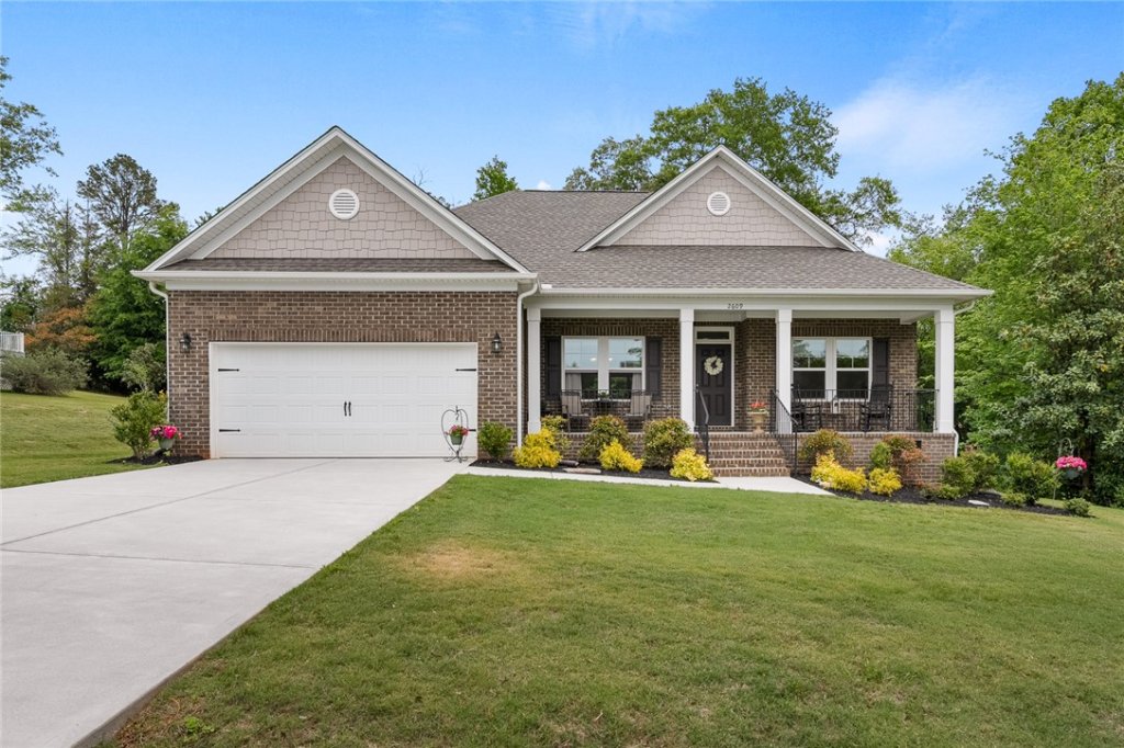 2609 Dog Leg Lane