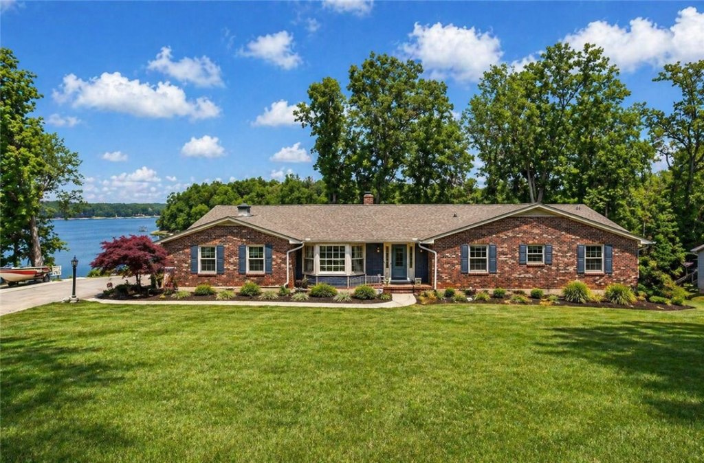 2212 Surfside Drive