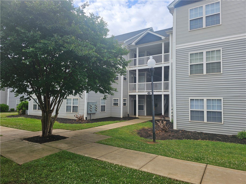 University Village, Central community