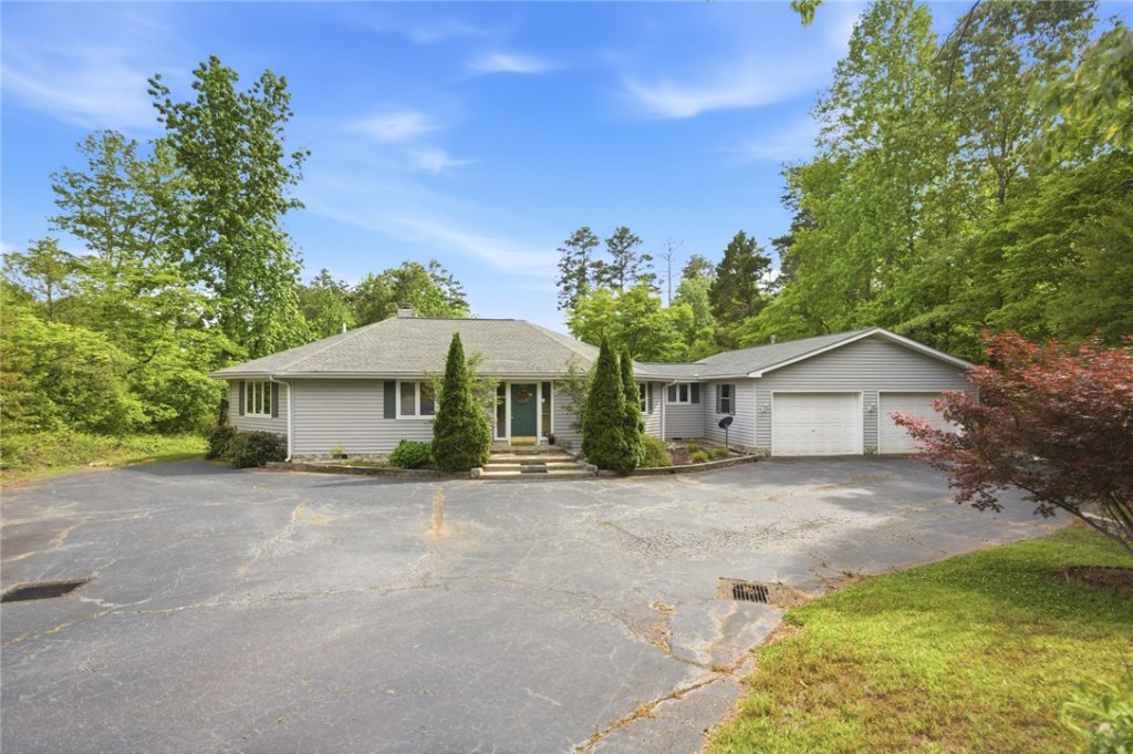 North Shore, Westminster community