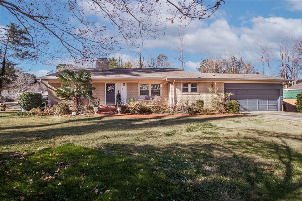 Forest Acres, Easley community