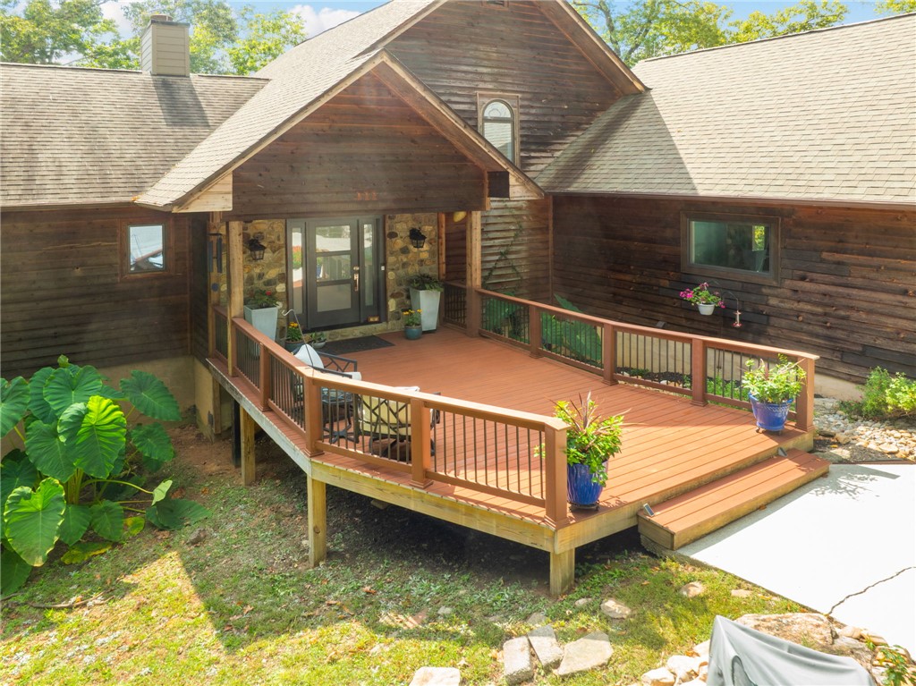 111 Mohawk Lane