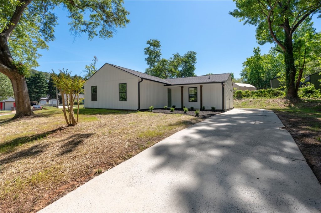 Chesterfield Estates, Piedmont community