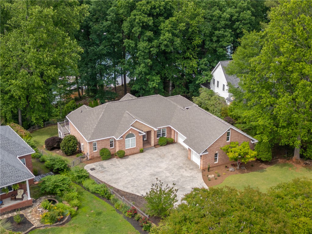 Emerald Pointe, Seneca community