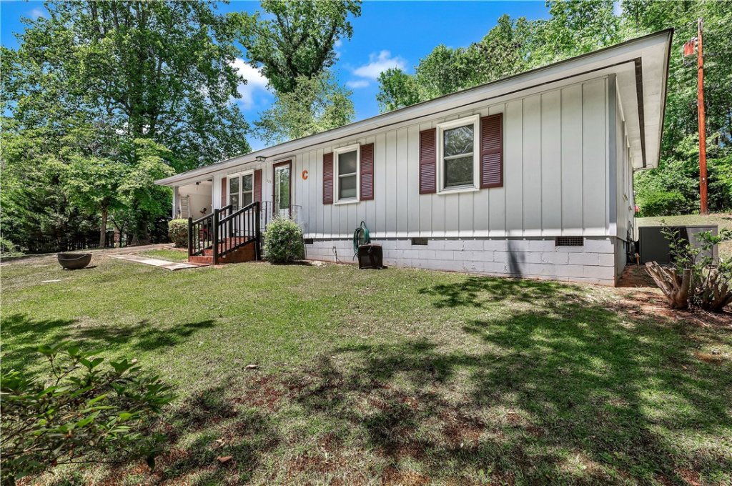 225 Meadowlark Drive
