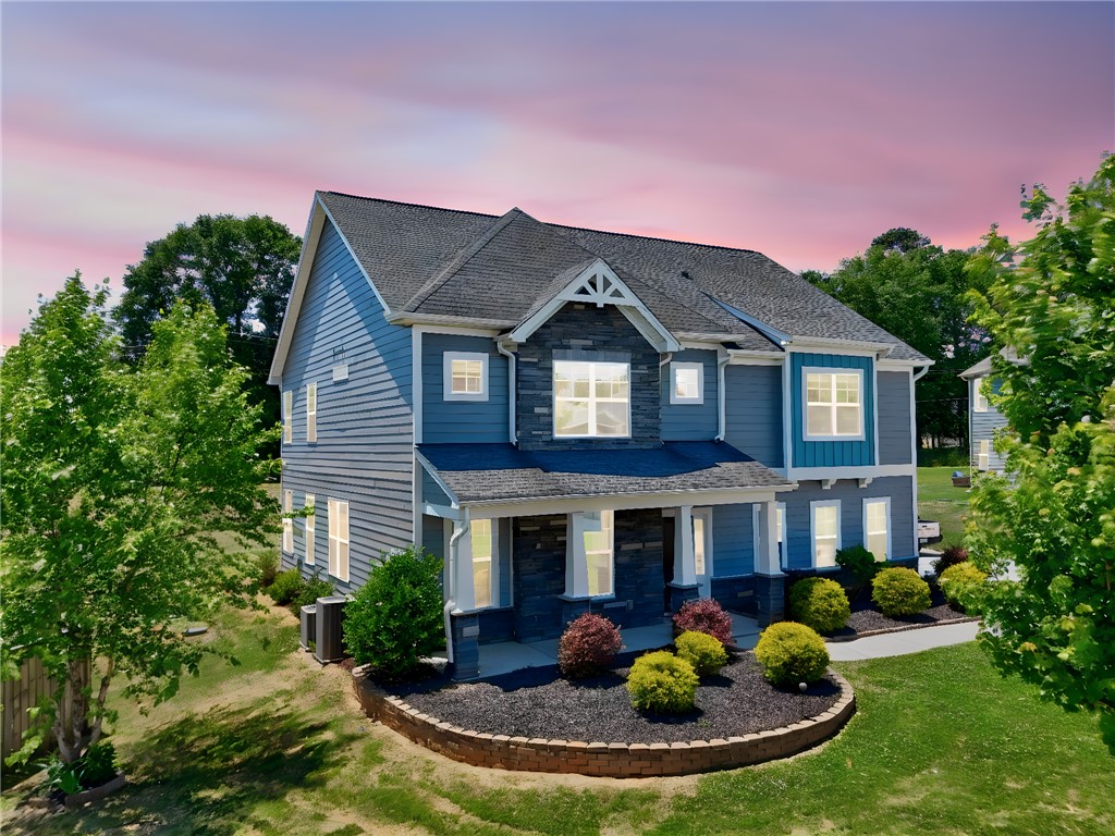 Hunt Meadows, Easley community
