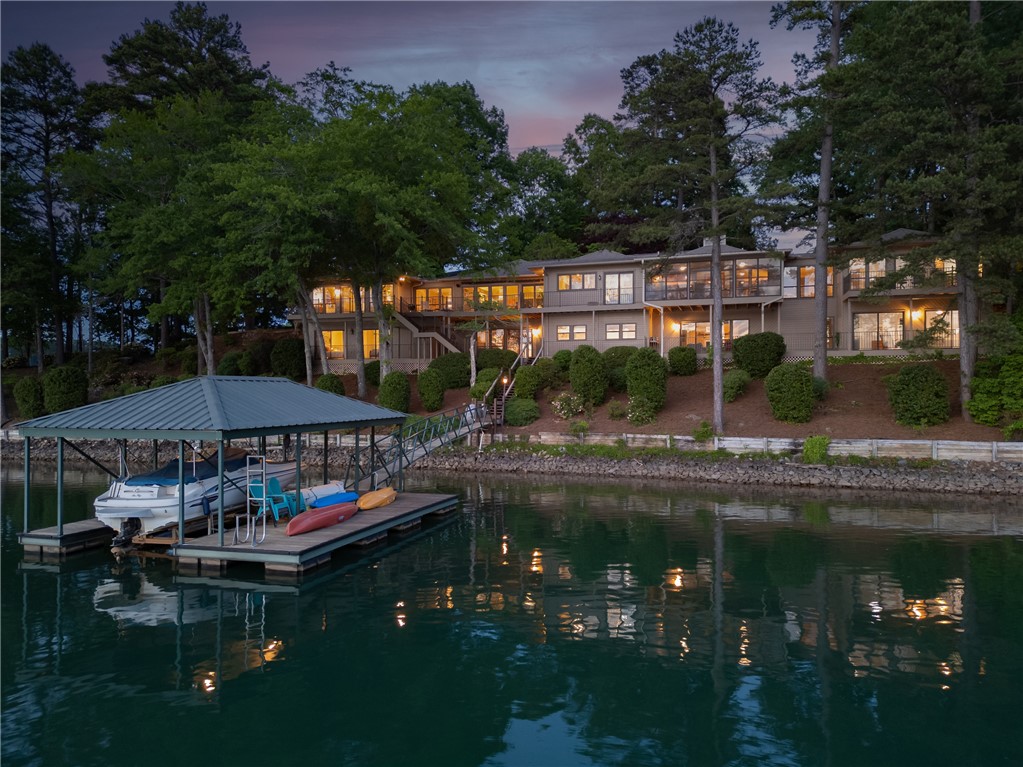 Keowee Key, Salem community