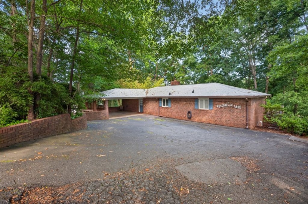 1021 Arrowhead Point