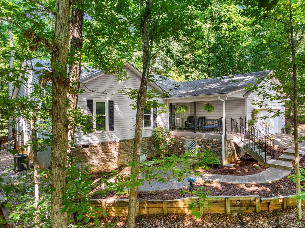1303 S Arrowhead Dr Drive
