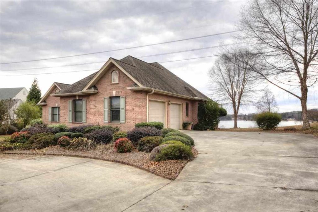 180 Walker Point