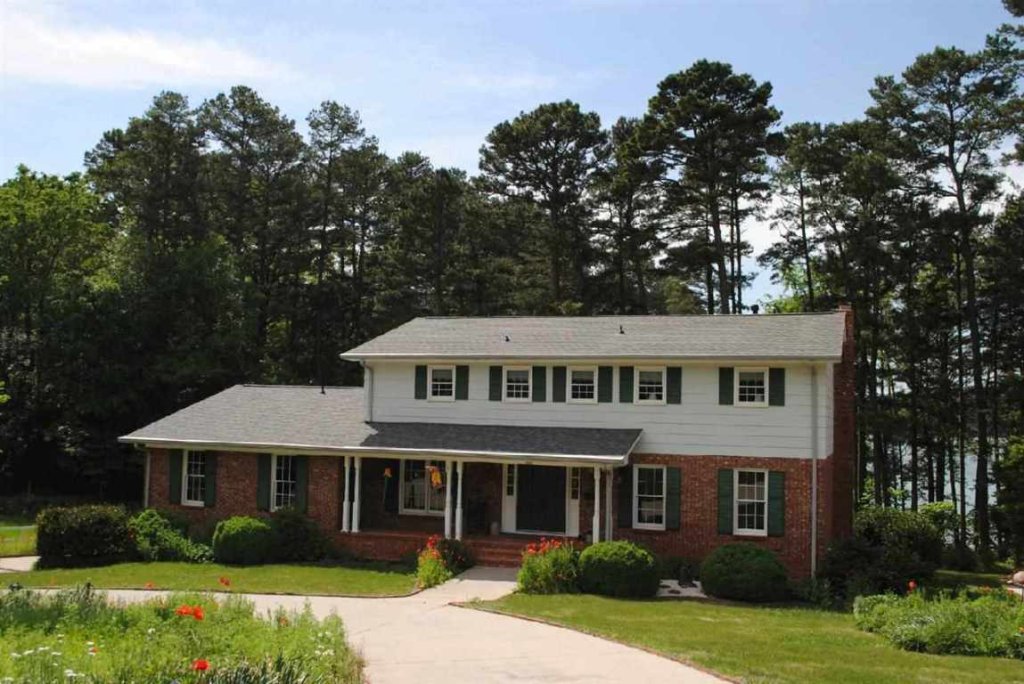 202 Lakeside Court WATERFRONT IN CLEMSON
