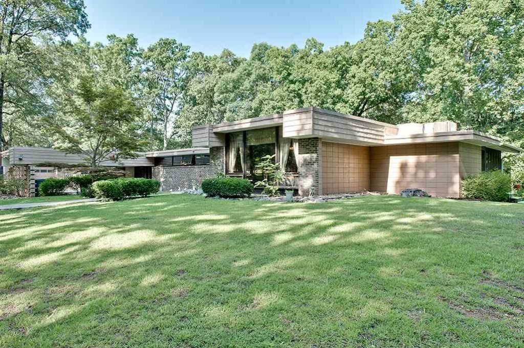 201 Lakeview Drive