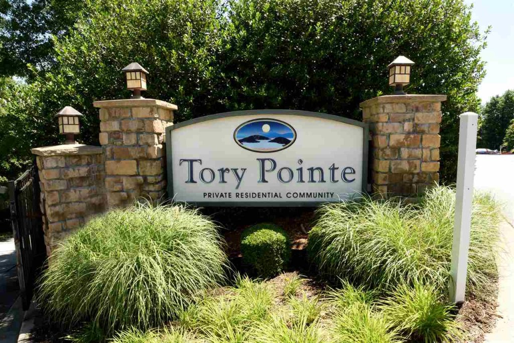 211 Kings Pointe Drive