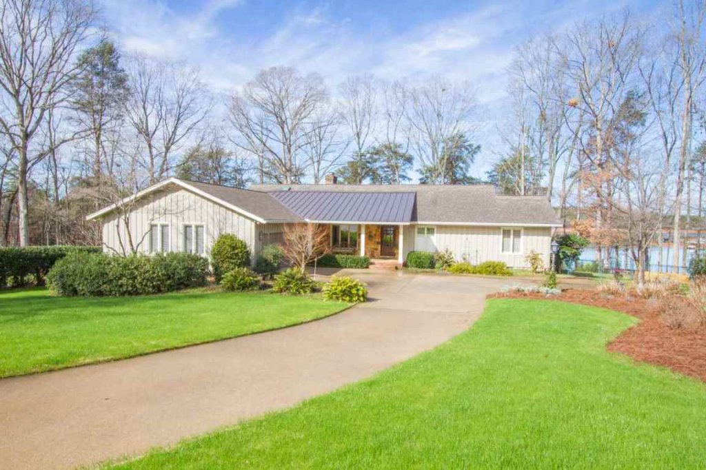 411 Broadwater Circle