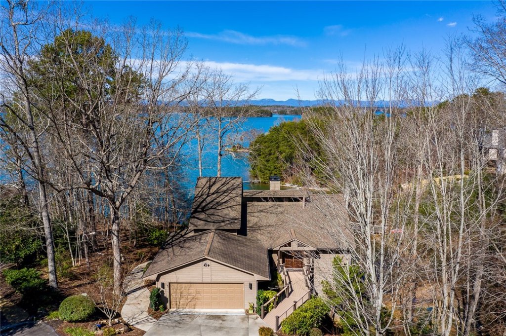 2560 Scenic Circle