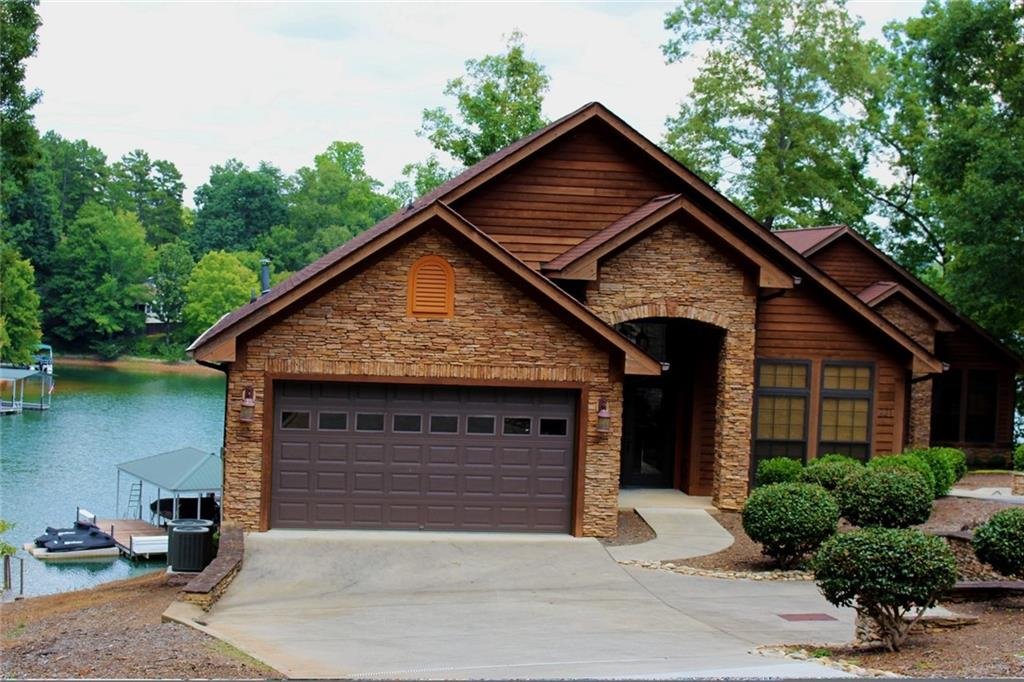 221 Dodgins Lane