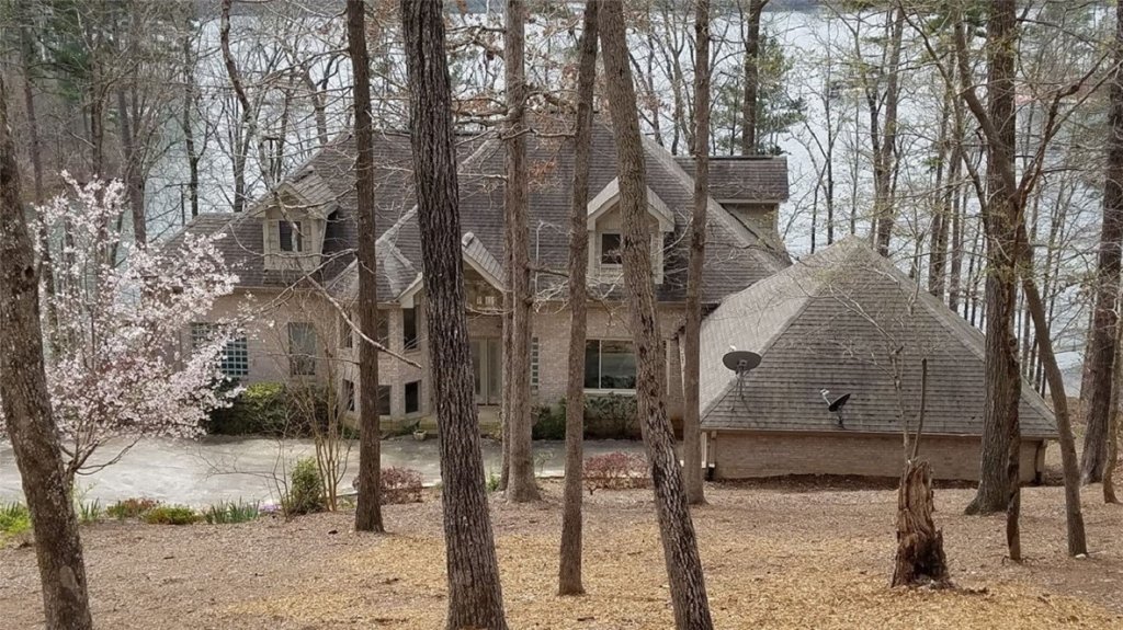 350 E Lakeshore Drive