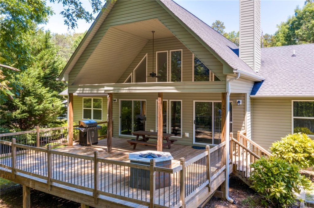 366 E Lakeshore Drive