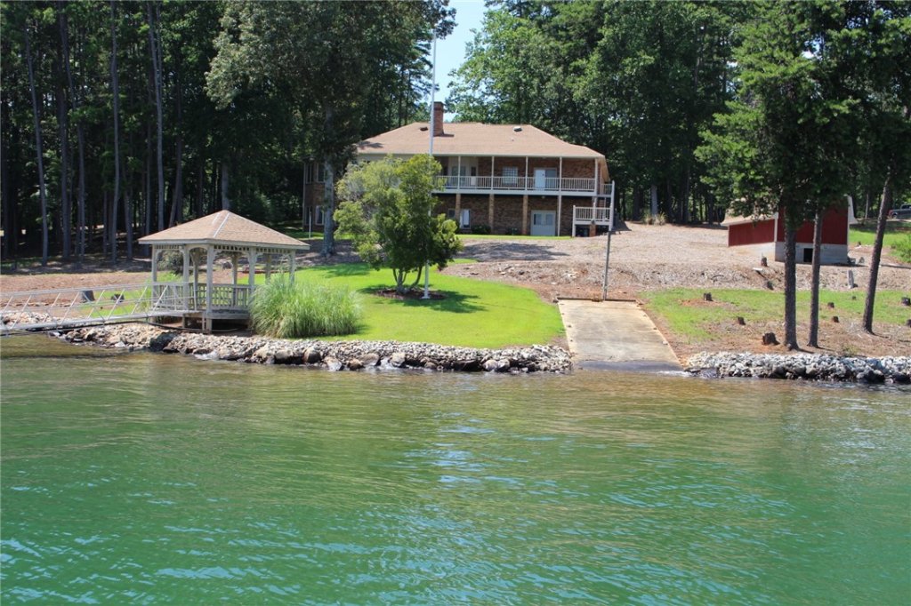 313 Lakeside Drive