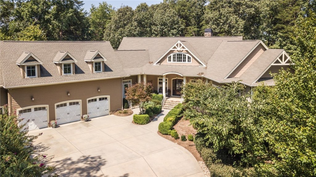 111 Chapelwood Drive