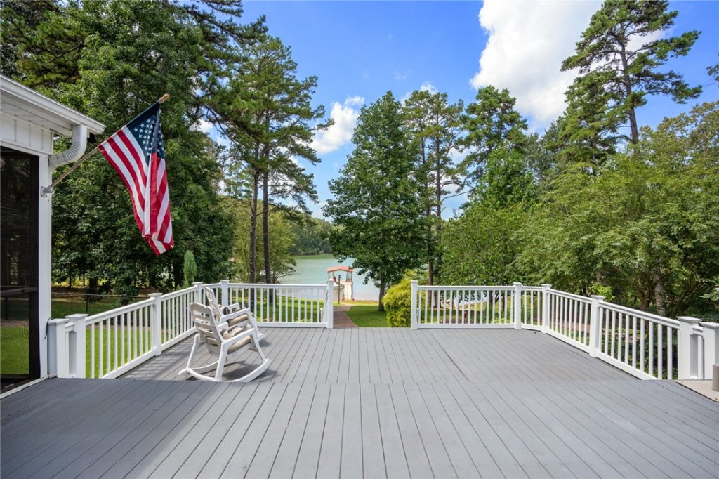 210 Lake Hills Drive