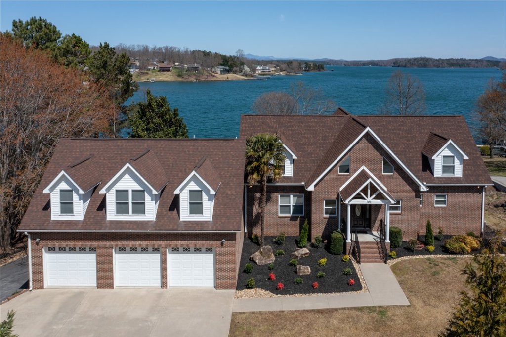 193 Walker Point