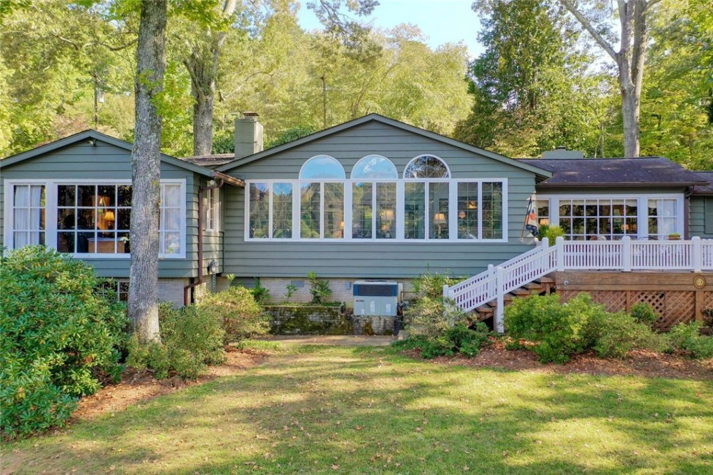 830 Lakeside Drive