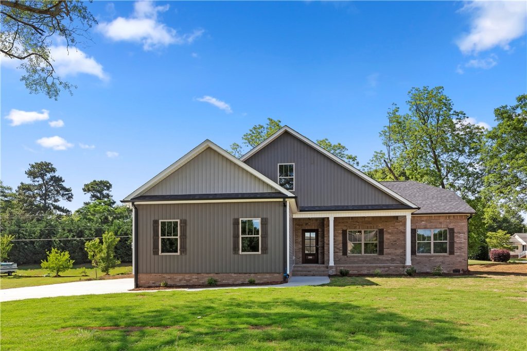 200 Spruce Creek