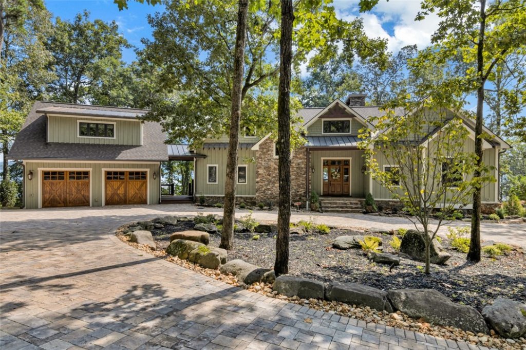 407 Grapevine Court