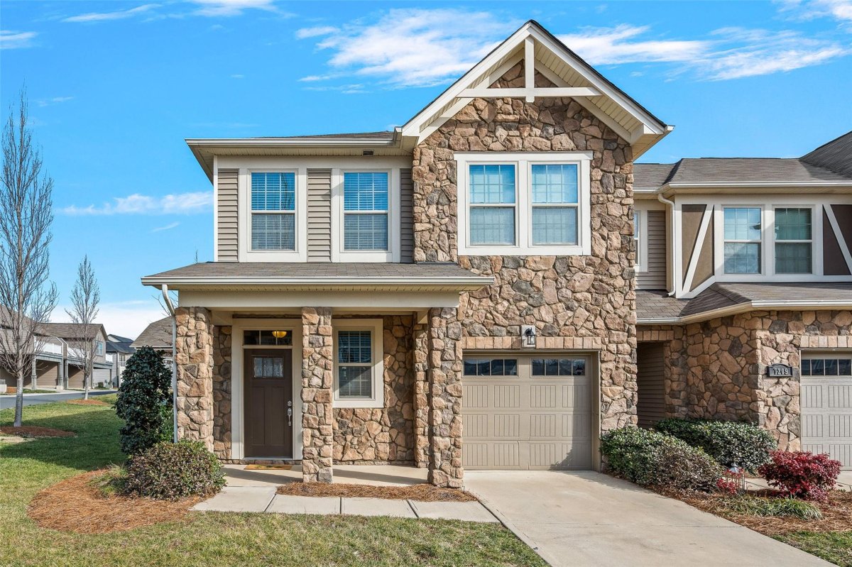 7205 Lochy Lane