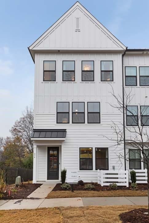 654 E Woodlawn Road