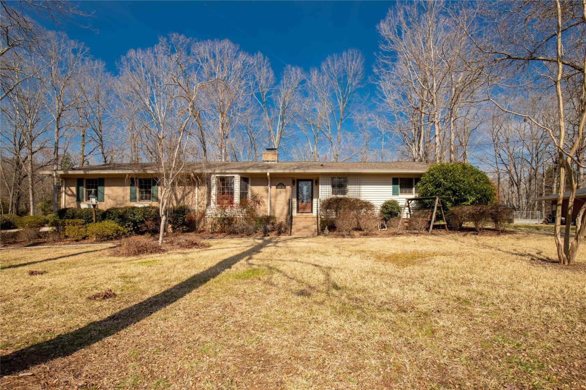 1006 Sherwood Circle