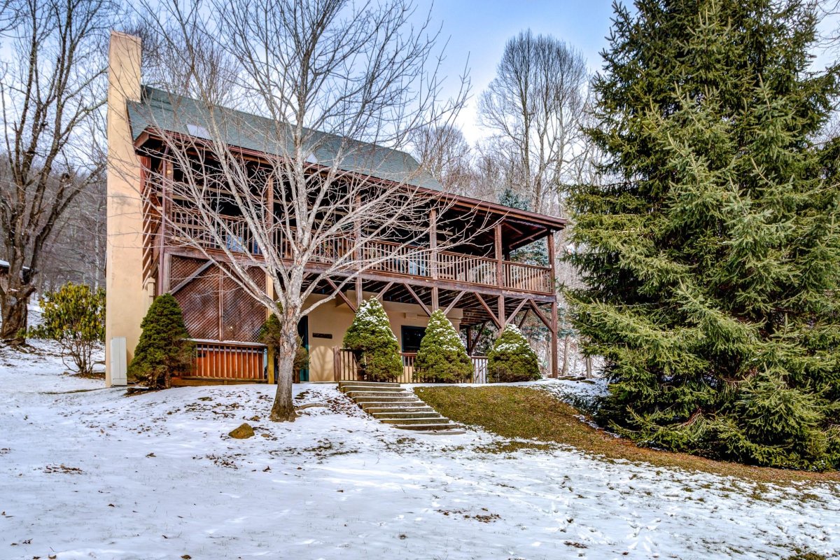 122 Bradley Boulevard