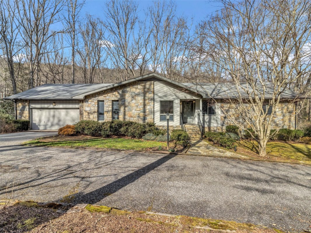 18 Woodland Road