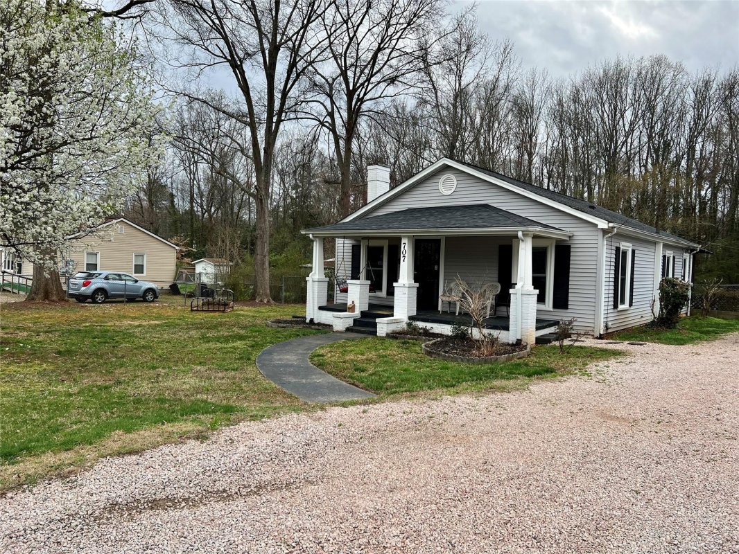 707 Laura Avenue