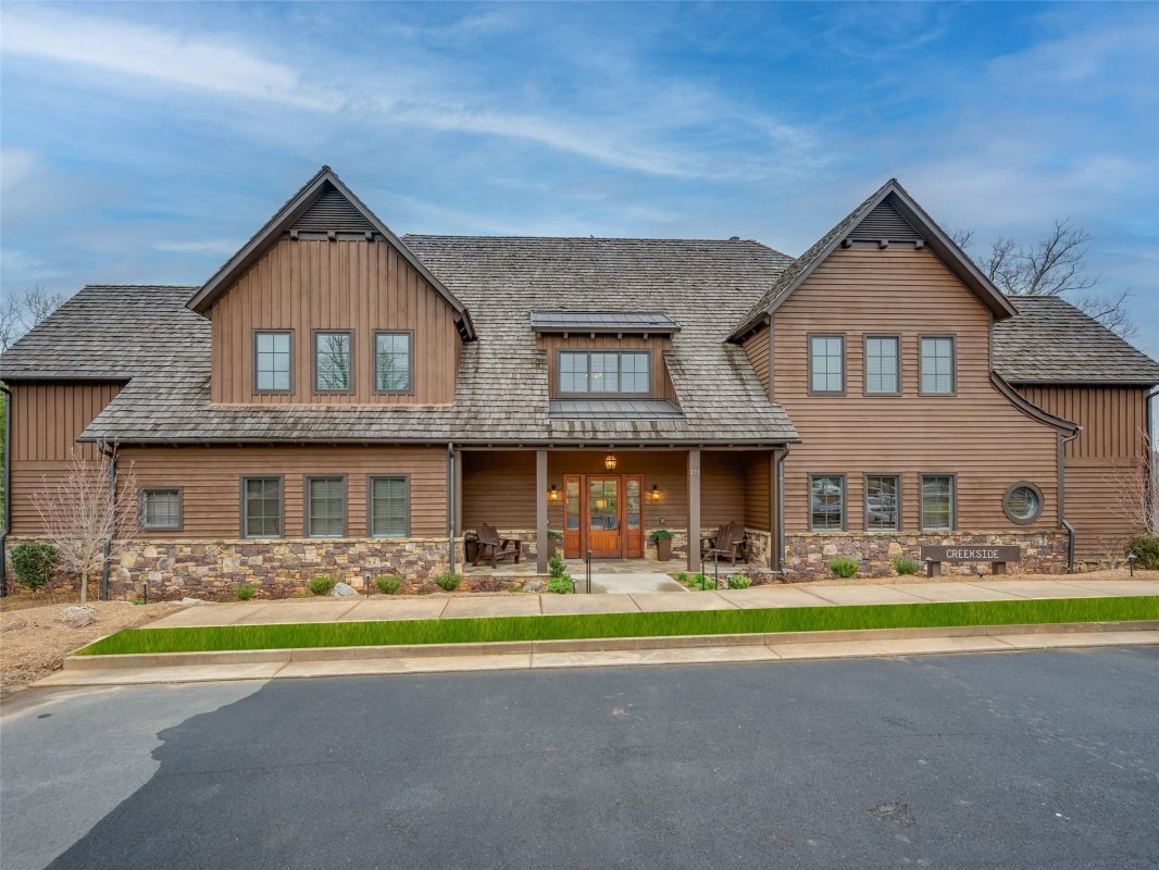 275 Clubhouse Lane C301