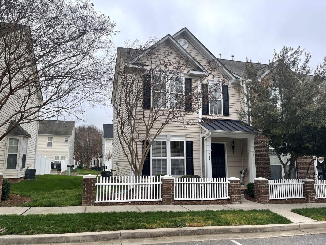 957 Coolsprings Lane
