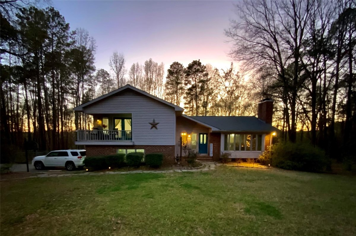 1086 Manor Drive