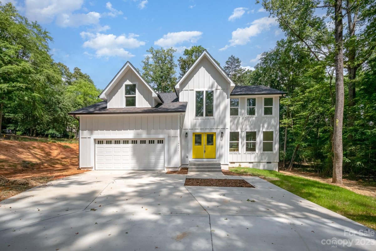 10221 Hanging Moss Trail