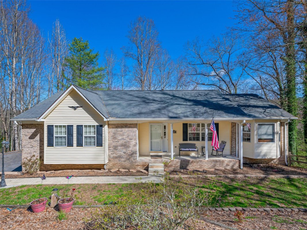 417 Hunters Glen Lane