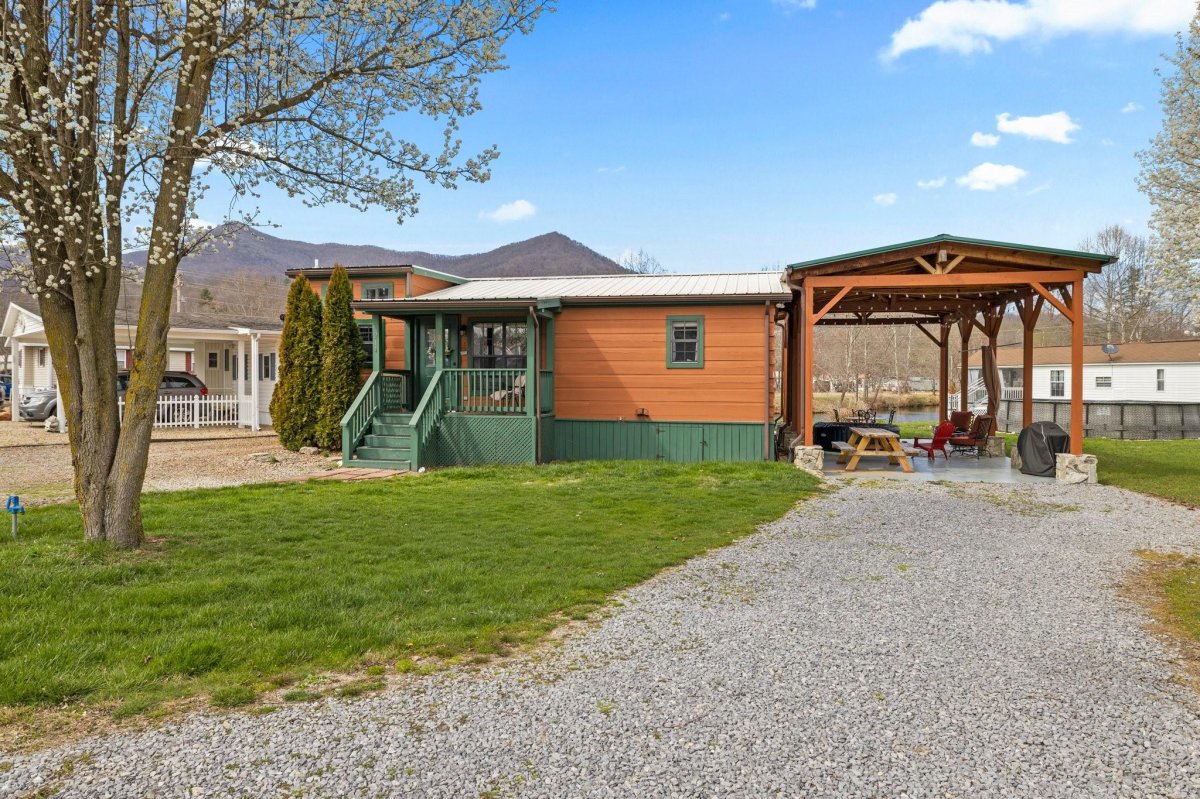 214 Pike Point